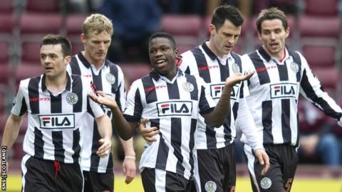 St Mirren players gather after Marius Zaliukas's own-goal