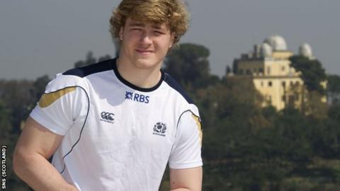Denton relaxes in the Italian sunshine ahead of Saturday's game