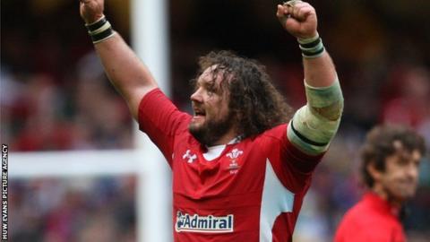 Adam Jones celebrates Wales' 2012 Frand Slam