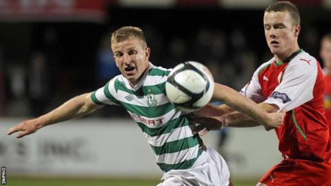 Barry Holland battles with Daryl Kavanagh at Solitude