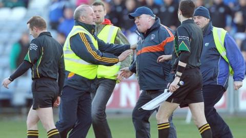 Paul Grimley approaches referee Michael Duffy in Portlaoise