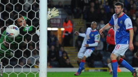 Antonio Valencia scores his goal