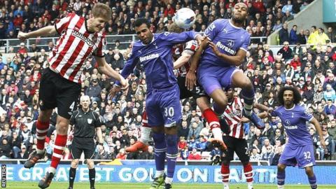 Sunderland's Michael Turner (left) heads on goal
