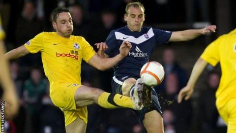 Ayr's Gareth Wardlaw and Ross County's Grant Munro