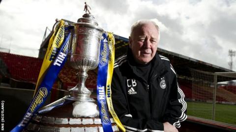 Aberdeen manager Craig Brown with the Scottish Cup