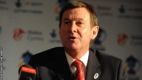 Roger Lewis