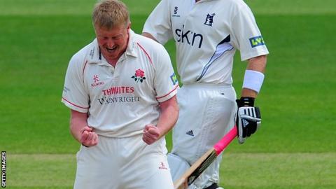 Glen Chapple versus Warwickshire