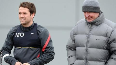 Manchester United's Michael Owen in training with Sir Alex Ferguson