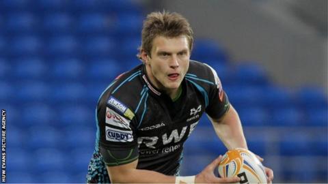 Ospreys fly-half Dan Biggar