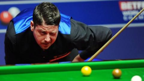 Matthew Stevens assesses a shot