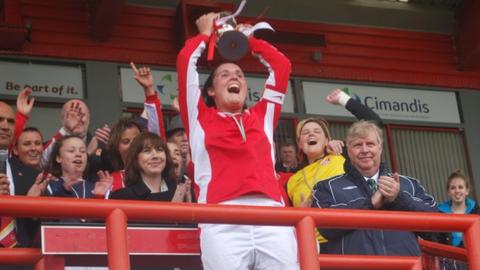 Muratti lifted Jersey ladies 2012