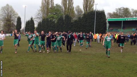 Bedworth players celebrate promotion