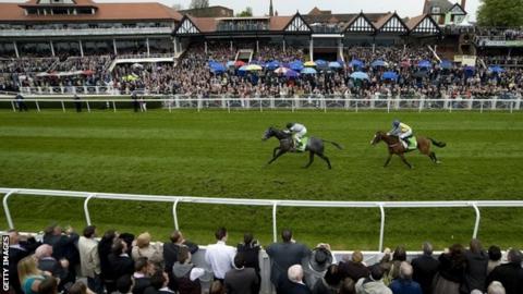 Ile de Re beats Overturn into second place in the Chester Cup