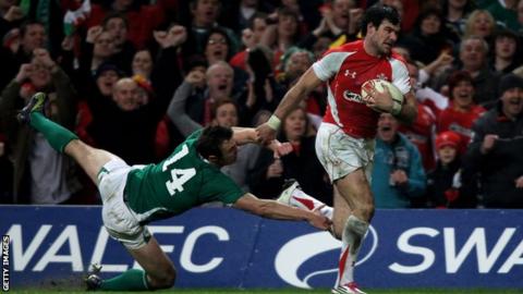Mike Phillips scored a controversial try for Wales against Ireland in 2011