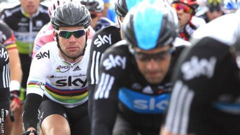 Mark Cavendish (white top)