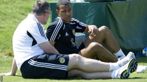 Levein and Phillips chat during training in Florida