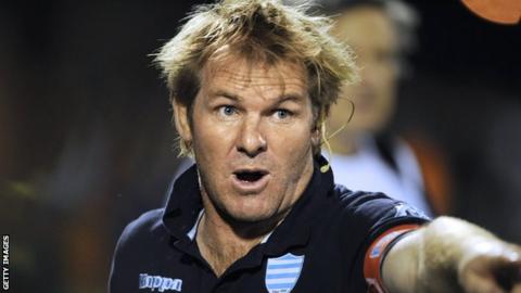 Simon Mannix is to take over a coaching role with Munster