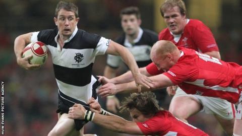 Martyn Williams helps halt Shane Williams