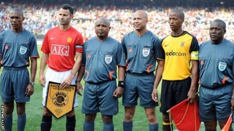 Manchester United's Ryan Giggs (second left) and Kaizer Chiefs' Jimmy Tau (second right) in 2008