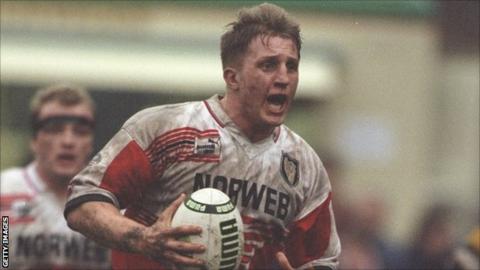 Widnes Vikings coach Denis Betts playing for Wigan in 1995