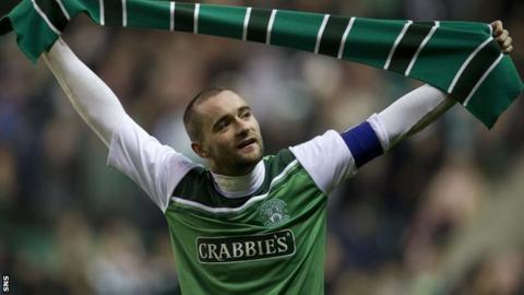 McPake shows his appreciation of Hibs fans
