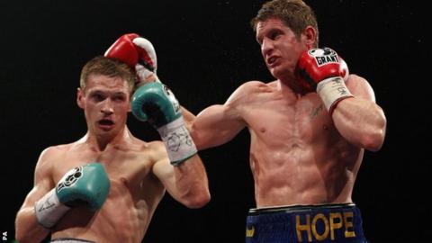 Grzegorz Proksa (left) beats Kerry Hope