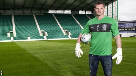 Ben Williams has signed a two-year deal at Hibernian
