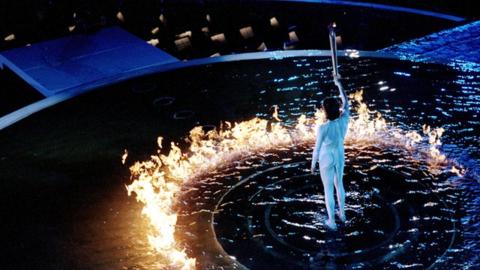 Cathy Freeman lights the Olympic flame