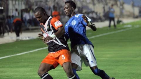 Sudanese club Al-Hilal player Alaa Eldin Yousif Kano (right) vies for the ball against Djibril Moussa of Niger's club AS FAN