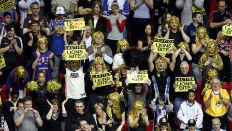 MK Lions fans