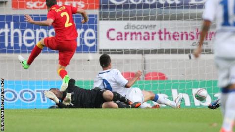 Vedad Ibisevic scores to give Bosnia the kead
