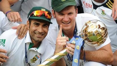 South Africa captain Graeme Smith (right) and Imran Tahir (left) with the ICC mace