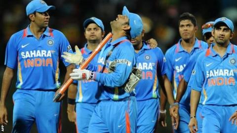Indian cricket team captain Mahendra Singh Dhoni (C) celebrates with teammates his team"s victory in the Twenty20 match between Sri Lanka and India