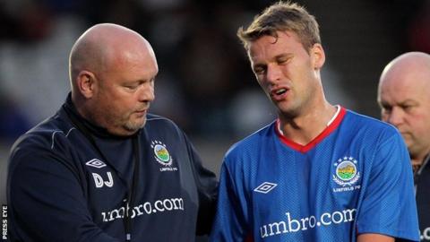 Linfield manager David Jeffrey and striker Peter Thompson