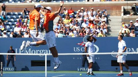 Bob and Mike Bryan celebrate victory over Leander Paes and Radek Stepanek