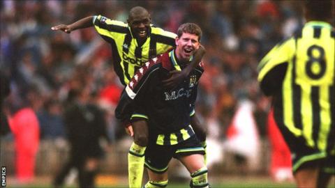 Lee Crooks and Shaun Goater celebrate Manchester City's play-off victory at Wembley in 1999