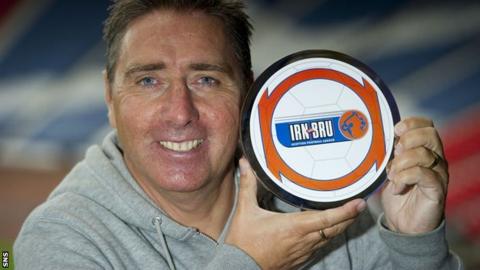 Peterhead manager Jim McInally with his Irn Bru award
