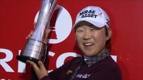 Jiyai Shin receives the British Open trophy