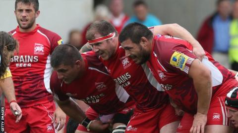 London Welsh hooker Neil Briggs prepares for a scrum