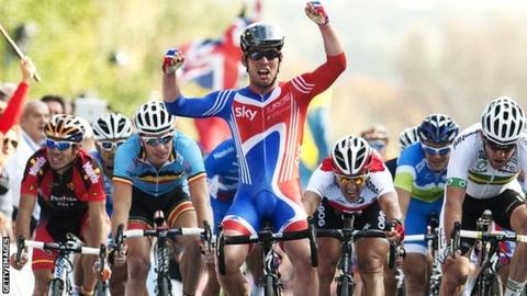 Mark Cavendish wins the 2011 World Championship Elite Road Race