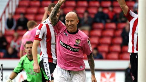 Lee Hughes