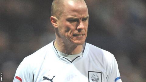 Iain Hume