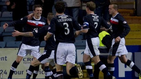 Dundee were impressive as they eased to a 3-1 win over Hibs