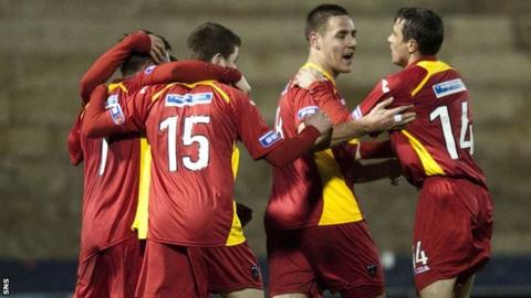 Dunfermline's Stephen Husband (second right) celebrates with team-mates