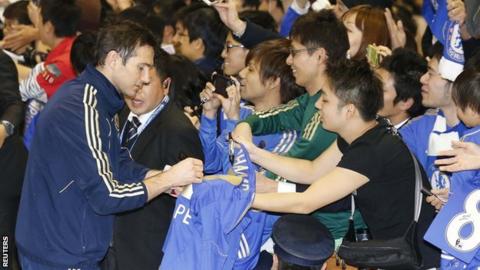Chelsea experience 'Beatlemania' in Japan