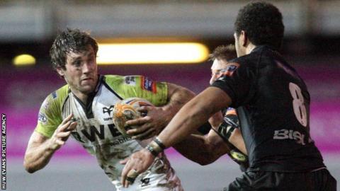 Andrew Bishop tries to evade Toby Faletau