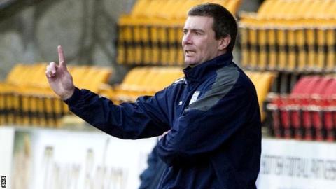 Dundee manager Barry Smith