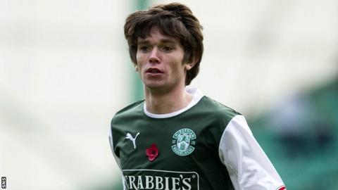 Hibs teenager Sam Stanton is joining Cowdenbeath on loan
