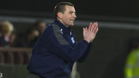 Dundee manager Barry Smith