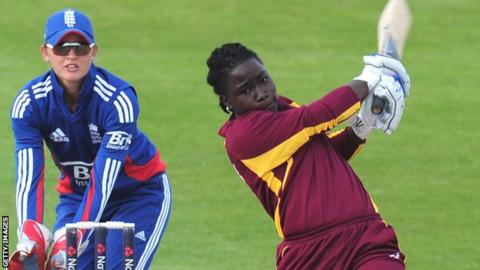 Deandra Dottin (right)
